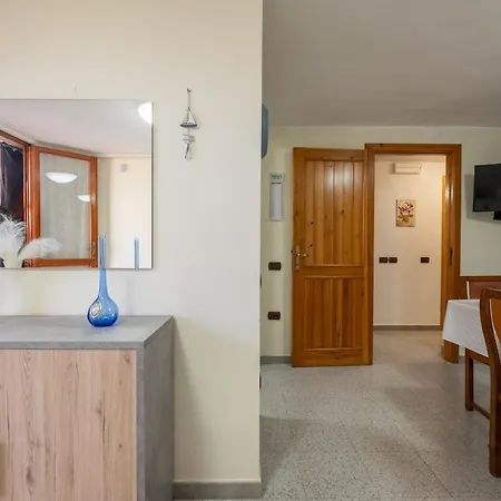 1-minute Walk To The Beach- Large Equipped Apartment Marongiu