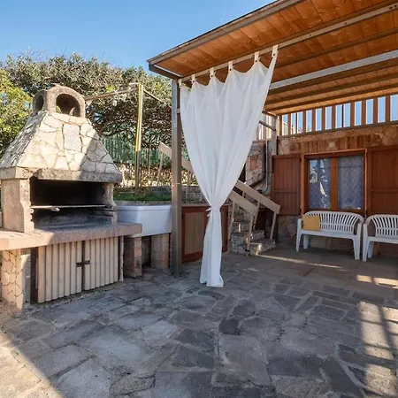 1-minute Walk To The Beach- Large Equipped Apartment Marongiu
