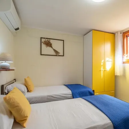 1-minute Walk To The Beach- Large Equipped