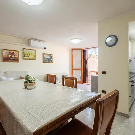 1-minute Walk To The Beach- Large Equipped Apartment *