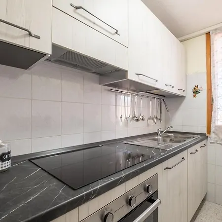 1-minute Walk To The Beach- Large Equipped Apartment Marongiu