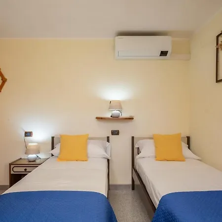 1-minute Walk To The Beach- Large Equipped *