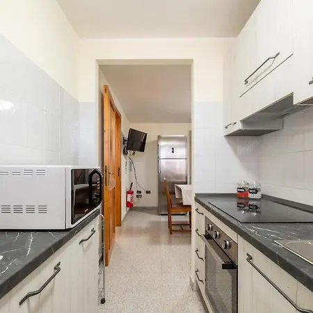 1-minute Walk To The Beach- Large Equipped