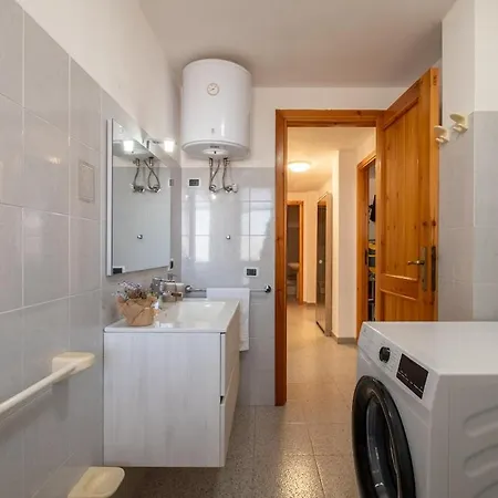 1-minute Walk To The Beach- Large Equipped *