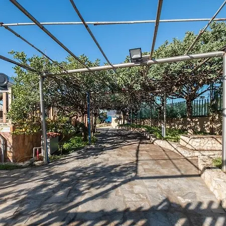 1-minute Walk To The Beach- Large Equipped *